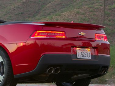 Chevrolet Camaro فيس ليفت V، قابلة للتحويل — منظر خلفي