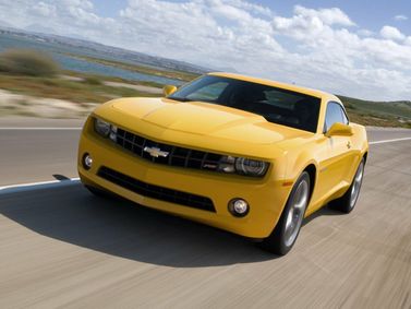 Chevrolet Camaro V, Купе — вид спереди справа