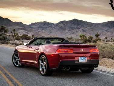 Chevrolet Camaro فيس ليفت V، قابلة للتحويل — منظر خلفي أيمن