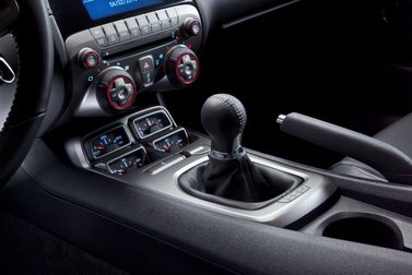 Chevrolet Camaro V، قابلة للتحويل — الكونسول الوسطي