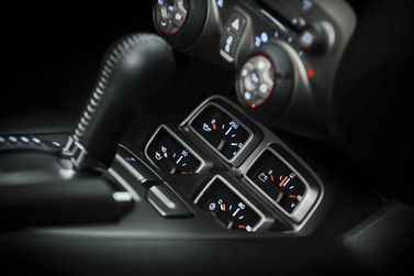 Chevrolet Camaro V، قابلة للتحويل — الكونسول الوسطي