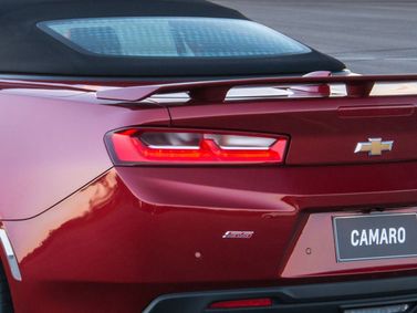 Chevrolet Camaro سادساً، قابلة للتحويل — الجزء الخلفي من السيارة عن قرب