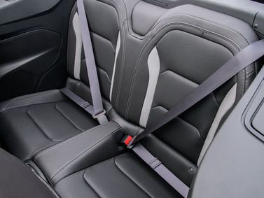 Chevrolet Camaro سادساً، قابلة للتحويل — المقاعد الخلفية