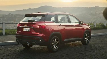 Chevrolet Captiva II, Внедорожник 5 дв. — вид сзади слева