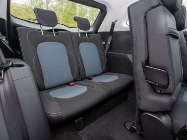 Chevrolet Captiva II, Внедорожник 5 дв. — задние сиденья