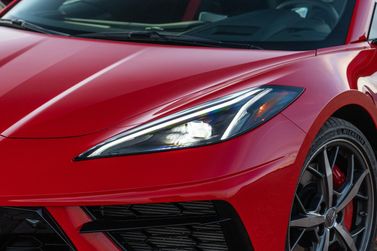 Chevrolet Corvette C8، تارغا — المصباح الأمامي