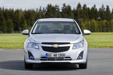Chevrolet Cruze I Рестайлинг, Седан — вид спереди