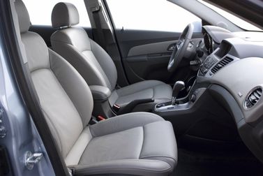 Chevrolet Cruze I Рестайлинг, Седан — общий вид салона