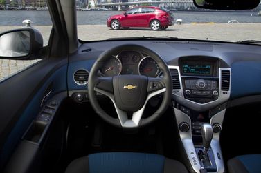 Chevrolet Cruze I, Хэтчбек 5 дв. — передняя панель