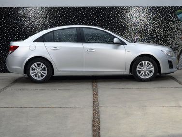 Chevrolet Cruze I Рестайлинг, Седан — вид справа