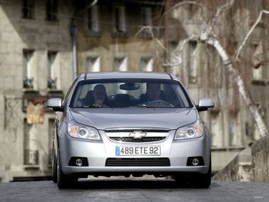 Chevrolet Epica V250, Седан — вид спереди