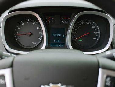 Chevrolet Equinox ثانياً، دفع رباعي 5 أبواب — لوحة العدادات