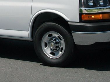 Chevrolet Express ثانياً، ميني فان — جنط العجلة