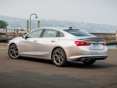 Chevrolet Malibu فيس ليفت التاسع، سيدان — منظر خلفي أيمن