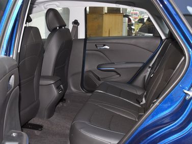 Chevrolet Monza فيس ليفت الثاني، سيدان — المقاعد الخلفية