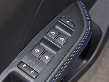 Chevrolet Monza فيس ليفت الثاني، سيدان — تفصيل داخلي