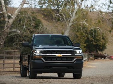 Chevrolet Silverado III (K2XX) Рестайлинг, Пикап одинарная кабина Regular — вид спереди