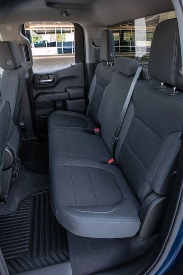 Chevrolet Silverado IV (T1XX)، بيك أب بكابينة مزدوجة Double — المقاعد الخلفية