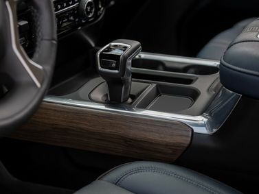 Chevrolet Silverado عملية فيس ليفت IV (T1XX)، بيك أب بكابينة مزدوجة Crew — محدد ناقل الحركة