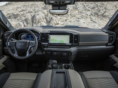 Chevrolet Silverado عملية فيس ليفت IV (T1XX)، بيك أب بكابينة مزدوجة ZR2 — لوحة القيادة