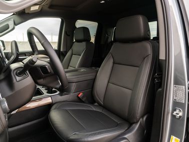 Chevrolet Silverado IV (T1XX)، بيك أب بكابينة مزدوجة Double — المقاعد الأمامية