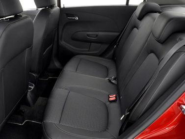 Chevrolet Sonic I، سيدان — المقاعد الخلفية