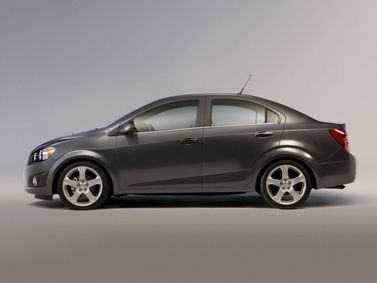 Chevrolet Sonic I، سيدان — منظر من الجانب الأيسر
