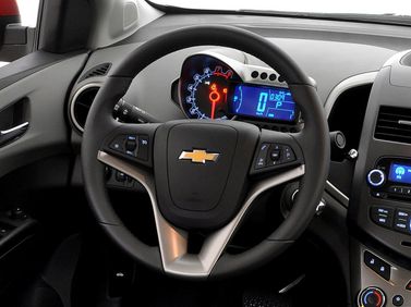 Chevrolet Sonic I، سيدان — عجلة القيادة