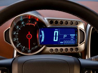Chevrolet Sonic I، سيدان — لوحة العدادات