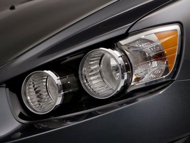 Chevrolet Sonic I، سيدان — المصباح الأمامي
