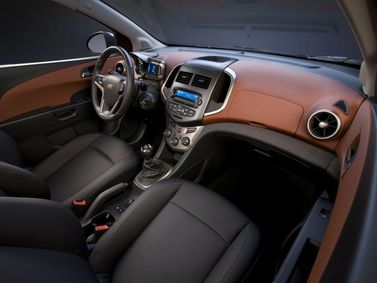 Chevrolet Sonic I، سيدان — لوحة القيادة
