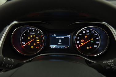 Chevrolet Tracker رابعاً، دفع رباعي 5 أبواب — لوحة العدادات