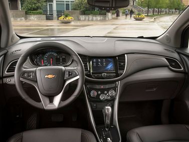 Chevrolet Tracker ثالثاً فيس ليفت، دفع رباعي 5 أبواب — لوحة القيادة