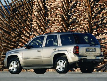 Chevrolet TrailBlazer I، دفع رباعي 5 أبواب — منظر خلفي أيمن