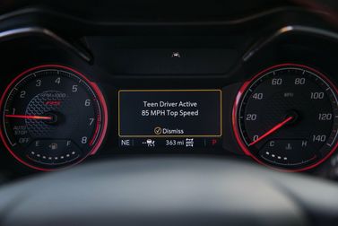 Chevrolet TrailBlazer ثالثاً، دفع رباعي 5 أبواب — لوحة العدادات