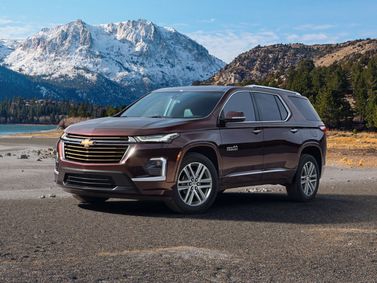 Chevrolet Traverse فيس ليفت الثاني، دفع رباعي 5 أبواب — منظر أمامي بزاوية ثلاثة أرباع
