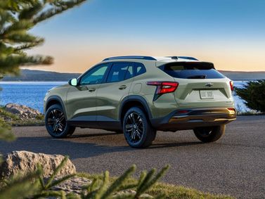 Chevrolet Trax II, Внедорожник 5 дв. — вид сзади слева