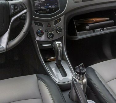 Chevrolet Trax I، دفع رباعي 5 أبواب — الكونسول الوسطي