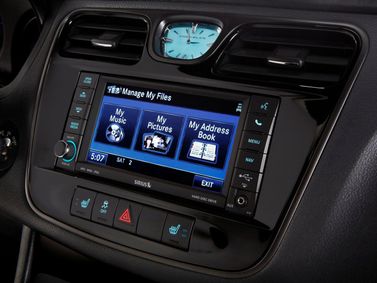 Chrysler 200 I, Седан — экран мультимедийной системы