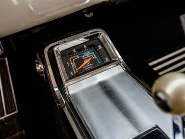 Chrysler 300 Letter Series V (300L), Кабриолет — панель приборов