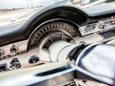 Chrysler 300 Letter Series V (300L), Кабриолет — панель приборов