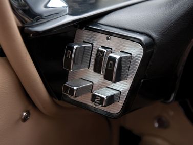 Chrysler 300 Letter Series II (300D) Рестайлинг, Кабриолет — селектор коробки передач