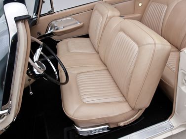 Chrysler 300 Letter Series II (300D) Рестайлинг, Кабриолет — передние сиденья