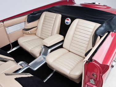 Chrysler 300 Letter Series III (300F), Cabriolet — front seats