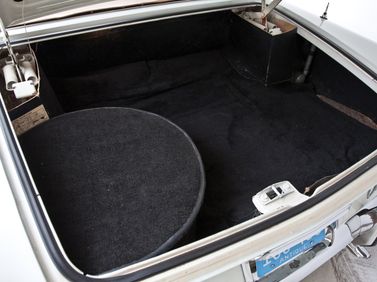 Chrysler 300 Letter Series III (300H) Рестайлинг 2, Кабриолет — багажное отделение