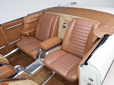 Chrysler 300 Letter Series III (300H) Рестайлинг 2, Кабриолет — передние сиденья