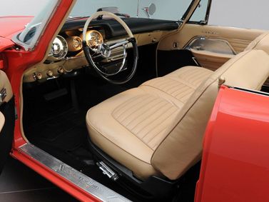Chrysler 300 Letter Series III (300C)، قابلة للتحويل — منطقة السائق