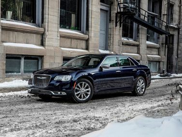 Chrysler 300C فيس ليفت الثاني، سيدان — منظر أمامي أيمن