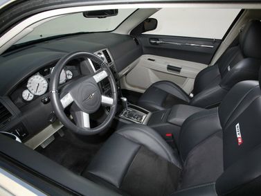 Chrysler 300C I، واجون 5 أبواب SRT8 — منطقة السائق
