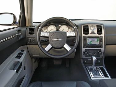 Chrysler 300C I، واجون 5 أبواب SRT8 — لوحة القيادة